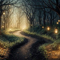 ランタンが灯る霧の森の小道の写真