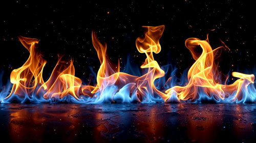 青とオレンジの二色炎が立ち上がる黒背景