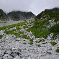奥穂高岳のザイテングラート取りつき部分の岩尾根の写真