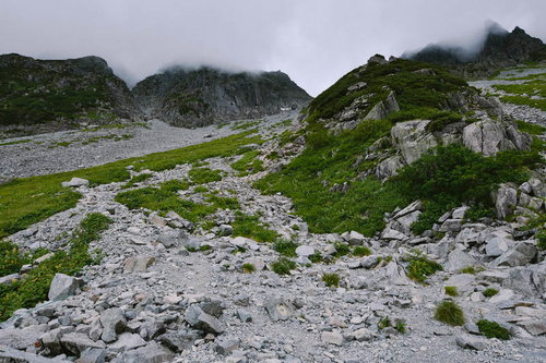 奥穂高岳のザイテングラート取りつき部分の岩尾根