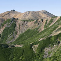 御嶽山の主峰・剣ヶ峰を継子岳側から見た風景の写真
