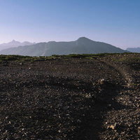 北ノ股岳の登山道から眺める黒部五郎岳と立山連峰の山々の写真