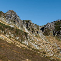 秋の宝剣岳と千畳敷カール、紅葉に染まる中央アルプスの写真