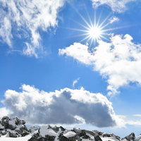 八ヶ岳・蓼科山の山頂から見る光芒と雲海の景色の写真