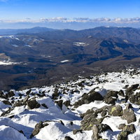 晴天の蓼科山山頂から見た北アルプス方面の冬景色の写真