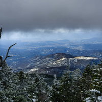 曇天の日本百名山・蓼科山から見える麓の景色の写真