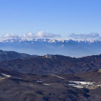 蓼科山から見える北アルプス稜線の雪景色の写真