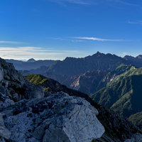 鷲羽岳から眺める北アルプス南部の日本百名山の山々の写真
