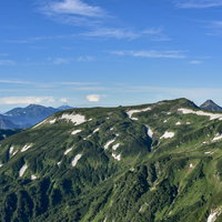 鷲羽岳中腹から見る北アルプス南部の雄大な山々の写真