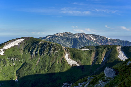 鷲羽岳中腹から見る日本百名山薬師岳方面の景色