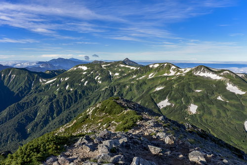 日本百名山・鷲羽岳山頂から見る笠ヶ岳方面の稜線
