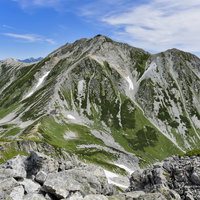浄土山から見る立山雄山と北アルプスの山々の写真