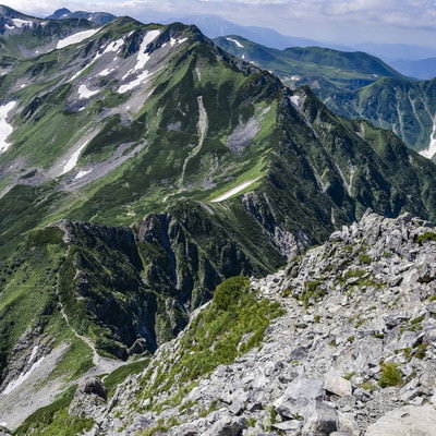 前劒付近から劒沢方面を望む剱岳の山岳風景の写真