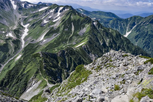前劒付近から劒沢方面を望む剱岳の山岳風景