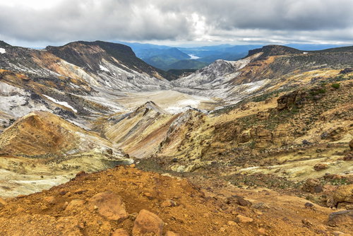 初夏の安達太良山爆裂火口
