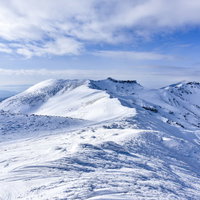安達太良山から見る船明神山、冬の雪山連峰の写真