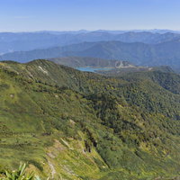日本百名山の苗場山から見るカッサダム方面の写真