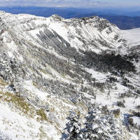 Jバンド方面から望む残雪の浅間山、成層火山の迫力の写真