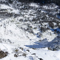 黒斑山から見る積雪の浅間山賽の河原方面の冬山風景の写真
