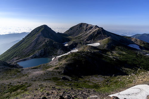 大汝峰から見る白山の剣ヶ峰と御前峰の雄大な山々の稜線