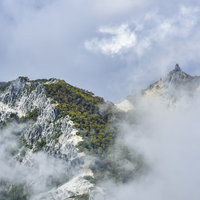 雲海の向こうに突き出す鳳凰山オベリスク（鳳凰三山）の写真