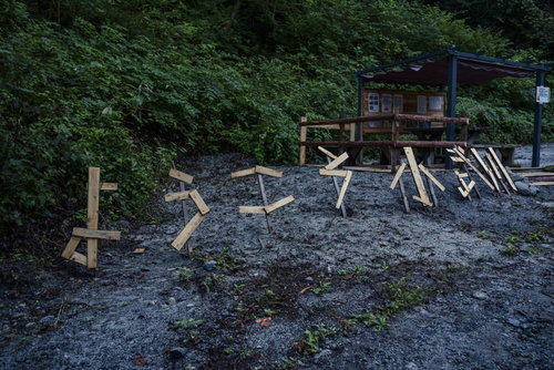 鳳凰山登山口に作られた文字「ようこそ小武川」（鳳凰三山）