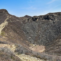 久住山にぽっかりあいた火口（大分県竹田市）の写真