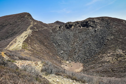 久住山にぽっかりあいた火口（大分県竹田市）