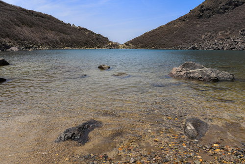 久住山の御池に映る火山湖の景色（大分県）