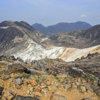 星生山から見る三俣山と平治岳方面の火山地形景色（大分県）の写真