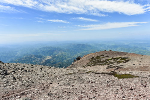日本百名山の雌阿寒岳・阿寒富士山頂からの景色