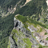 クライマーが登った痕跡が残る赤岳の大同心の写真