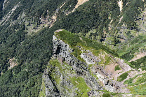 クライマーが登った痕跡が残る赤岳の大同心