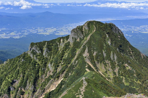 赤岳の稜線から見る阿弥陀岳と八ヶ岳の山々