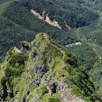 赤岳稜線から見る大同心の岩峰 八ヶ岳の険しい山々の写真
