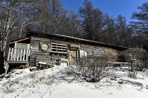 冬の金峰山、富士見平小屋の雪景色と樹氷の風景
