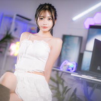 オフで知り合ったゲーミング女子が家にきた時のポートレートの写真