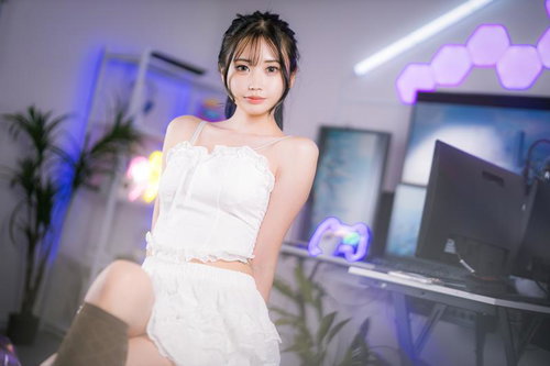 オフで知り合ったゲーミング女子が家にきた時のポートレート