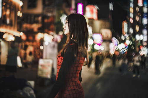 歌舞伎町の夜の街で話しかけたら戦闘が始まった