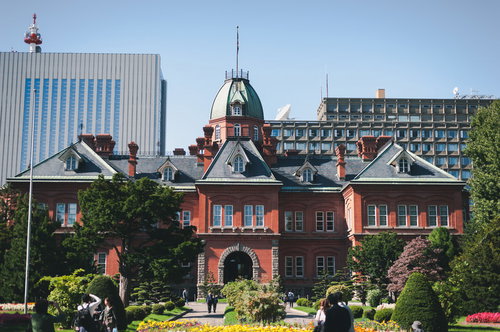 北海道庁旧本庁舎の赤レンガ造り正面（札幌市）