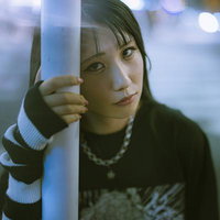 出待ちで日が暮れそなV系女子のアー写風ポートレートの写真