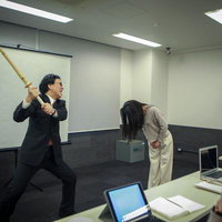 ひぃっ！彼女のあの構えは！課長が危ない！の写真