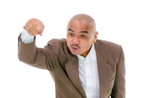 頭が地球とすると、これが月なほど激怒する男性