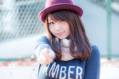 「チョコのかかった美味しい棒、あーげる」とはにかむ美女