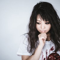 徹夜明けでゾンビ化した女子のコスプレ姿（ハロウィン）の写真