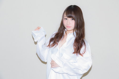 彼のダボッたワイシャツを着た寝起き女子の朝