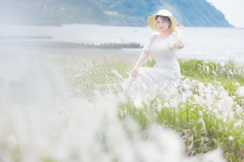 千葉県岩井海岸で麦わら帽子を被ったポートレート