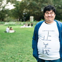 本当の悪は善意の中にある、作り笑顔の正義マンの写真