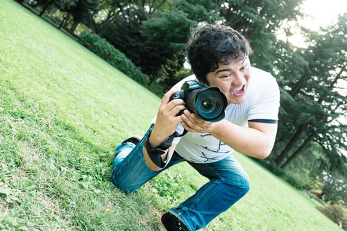 撮影会中に大声でポージングの指示を出すメタボ体型のカメコ