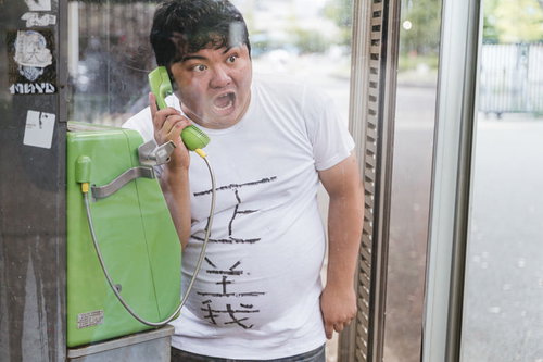 通報した直後に大惨事に見舞われる正義マン